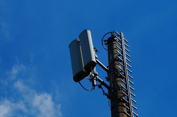 Quelles méthodes pour renforcer l'adoption des outils digitaux par les seniors dans le secteur des services à la personne ?